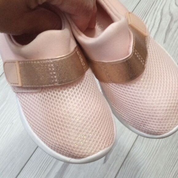 (17-3619)  🔥3/$20🔥  Cat & Jack Shoes Sz 6 - Picture 9 of 10